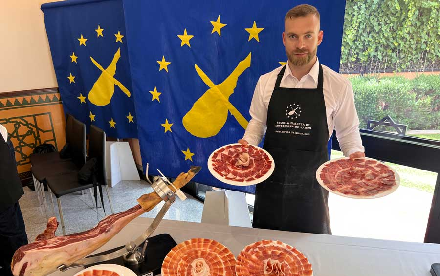 Adrián García Illán, Cortador de Jamón en Alicante