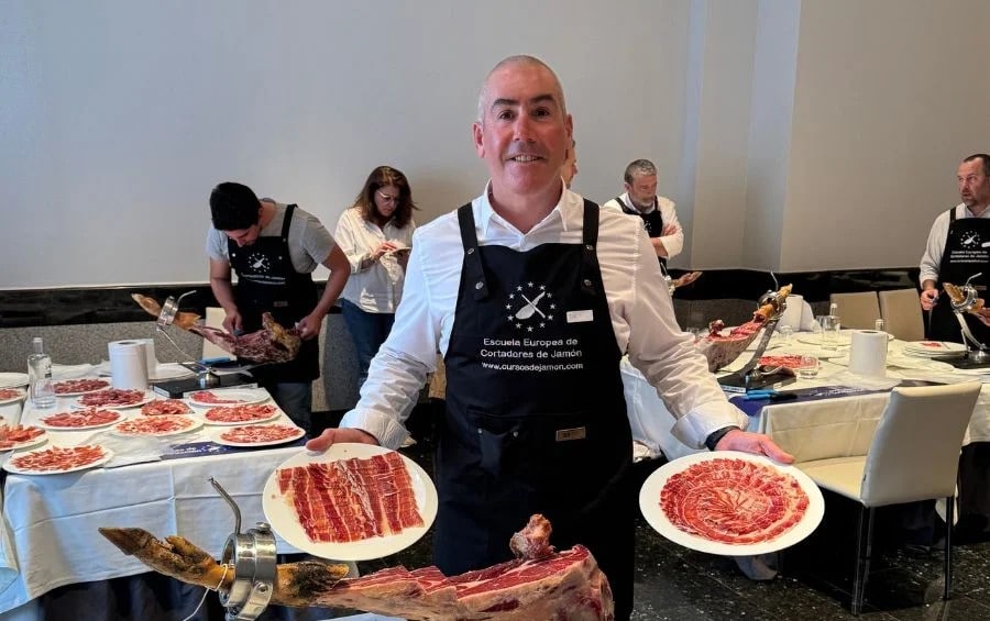 Cortador-de-Jamon-en-Granada-Luis-Francisco-Rodriguez
