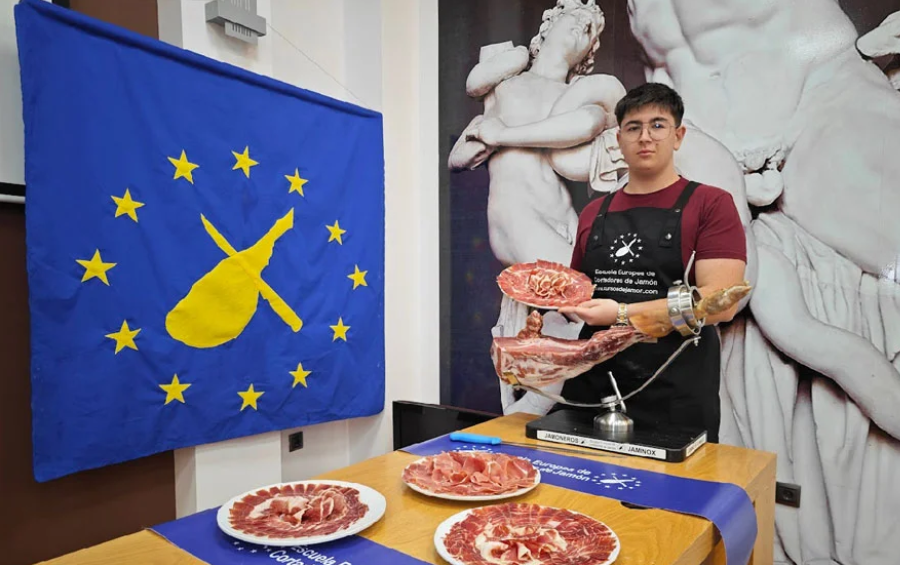 Curro Martínez Ortega, Cortador de Jamón en Linares (Jaén)