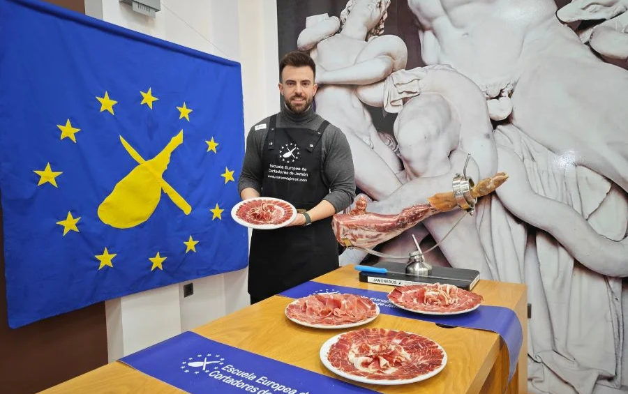 Francisco Fernández Ruiz, Cortador de Jamón en Pescara (Italia) (7)