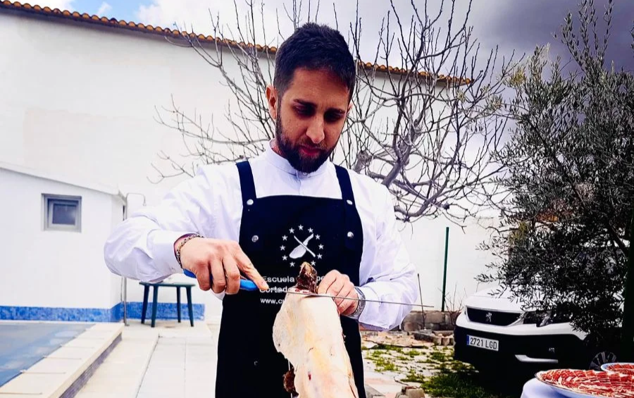 Francisco Fernández Ruiz, Cortador de Jamón en Pescara (Italia)