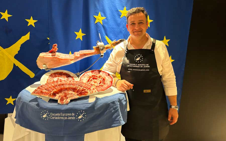 José Cebrero, Cortador de Jamón en La Palma del Condado (3)