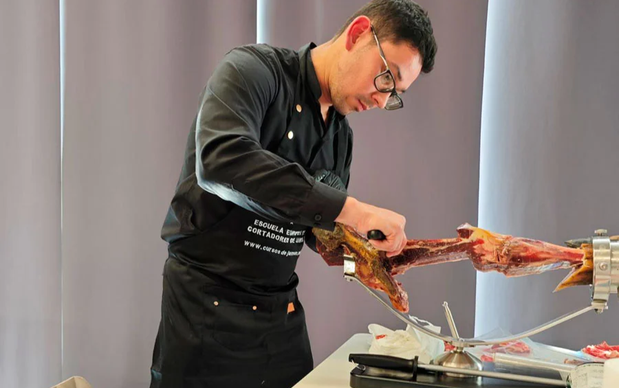 Nixon Reverol Villasmil Cortador de Jamón en Madrid