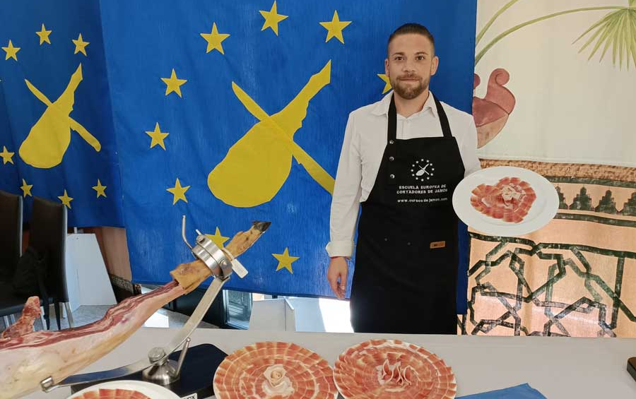 Vicente Fernández Molina, Cortador de Jamón en Almería