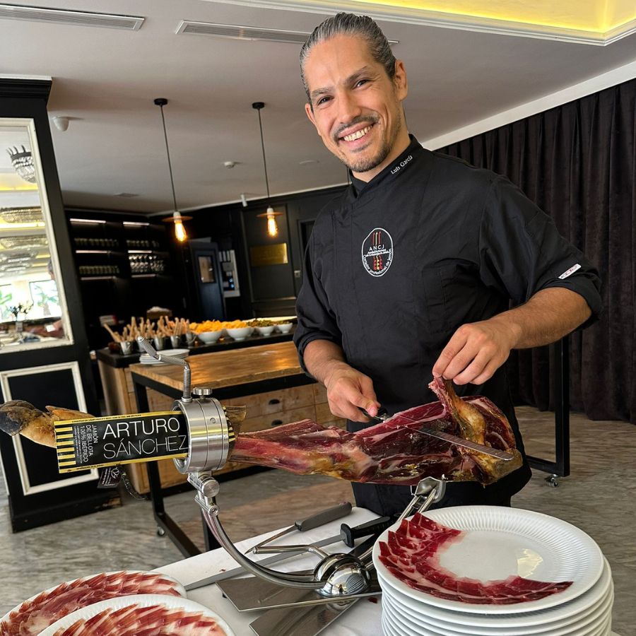 Luis García, Cortador de Jamón en Alicante (2)