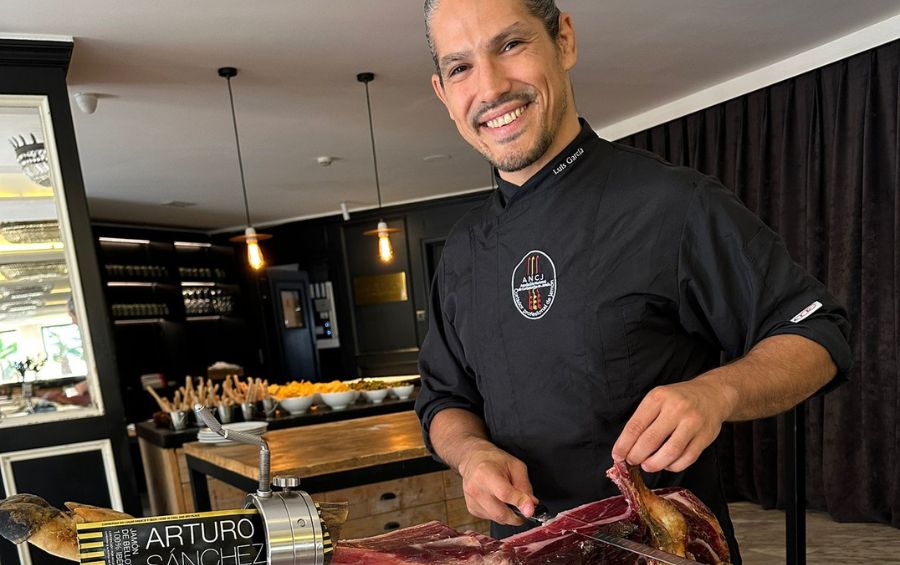 Luis García, Cortador de Jamón en Alicante