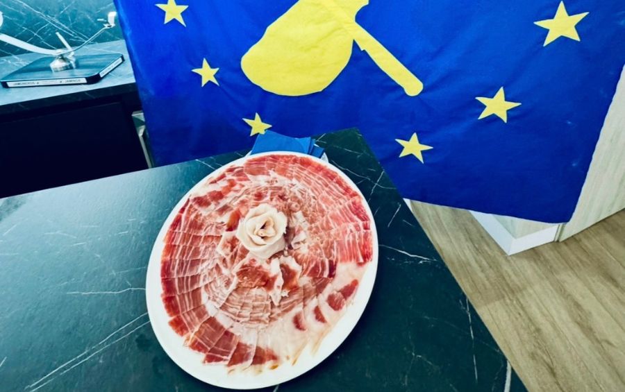 Sandra Pinto - Cortadora de Jamón