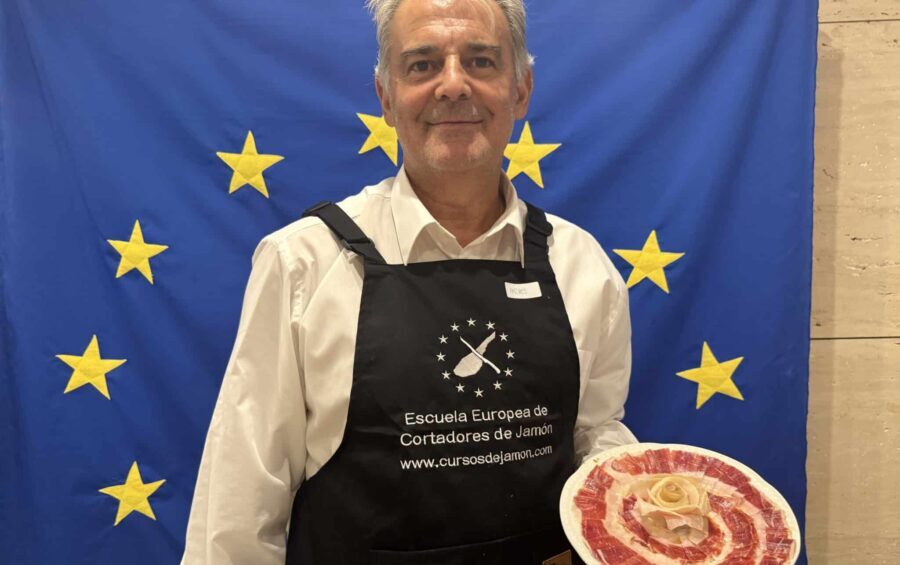 Andrés Ortiz Fortes: Cortador Profesional de Jamón en Málaga