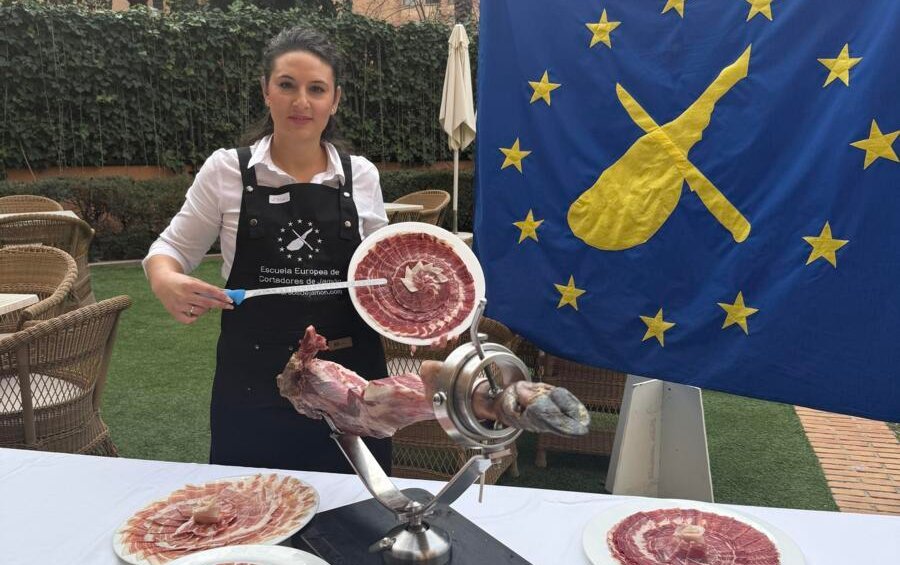 Raquel García Muñoz: Cortador de Jamón Profesional