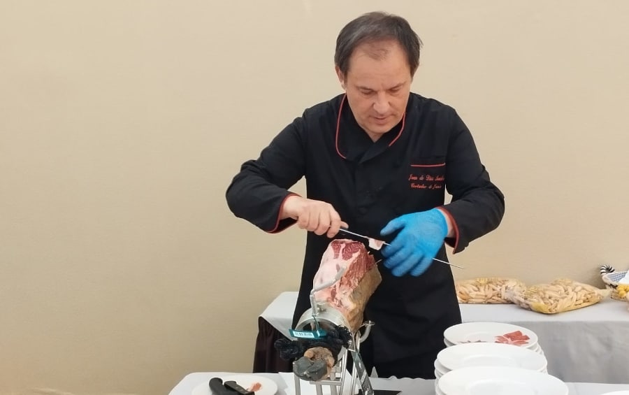 Juan de Dios Sánchez Arroyo, cortador de jamón profesional en Madrid, San Martín de la Vega
