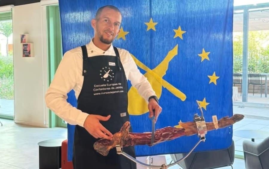 Maikel Ramírez Castillo: Cortador de Jamón Profesional en Barcelona